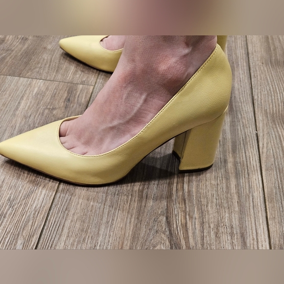 So cute for Easter Nine west leather pumps. Thick heal. Super cute! Bin10 - Picture 7 of 7